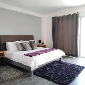 https://xurus.quintano-roohotels.com